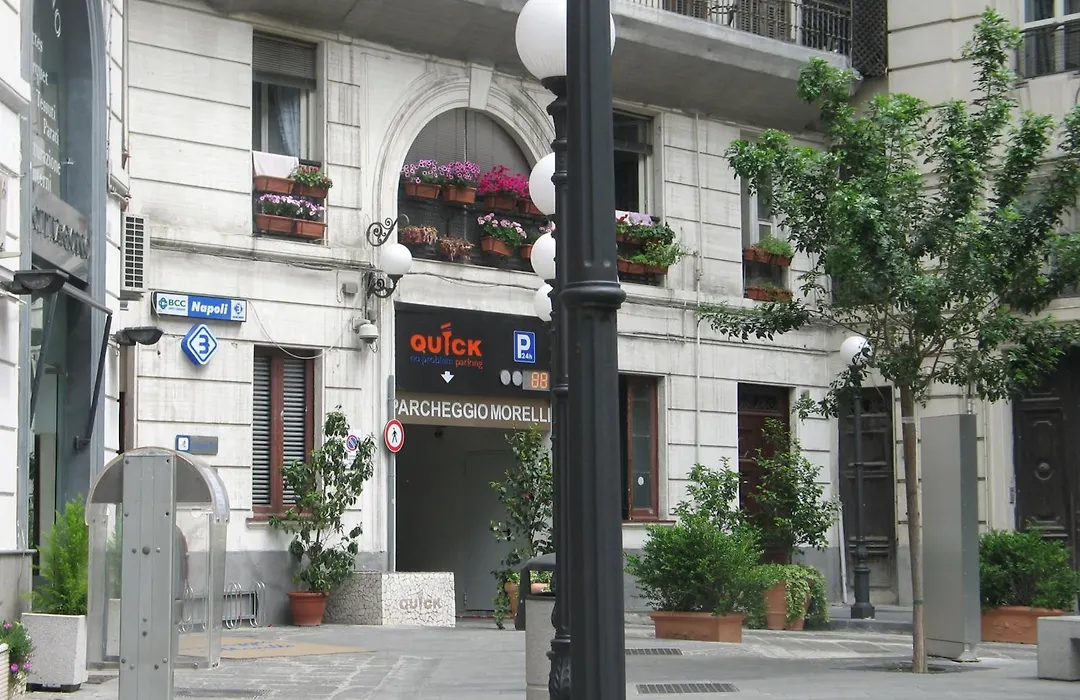 Bed morelli 49 , chiaia-1